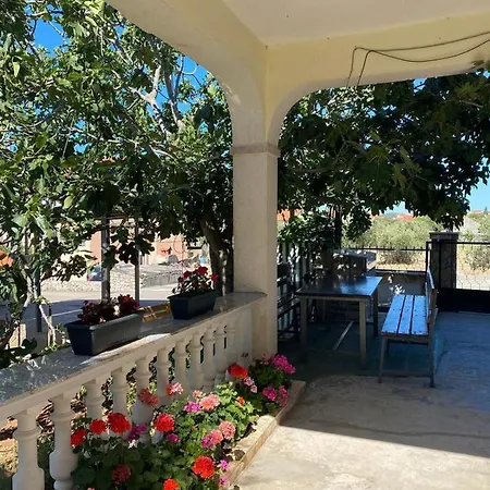 Apartments With Parking Space Grebastica, Sibenik - 4252 Apartment *