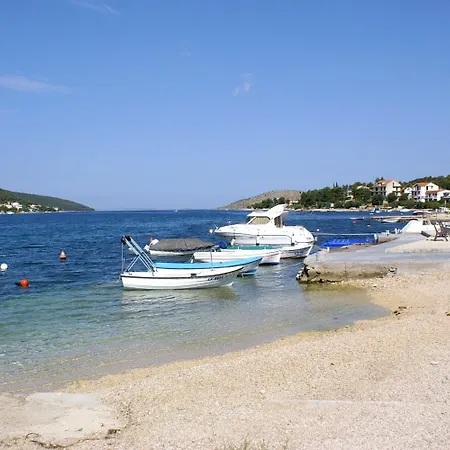 Apartments With Parking Space Grebastica, Sibenik - 4252 * Brodarica (Sibenik-Knin)