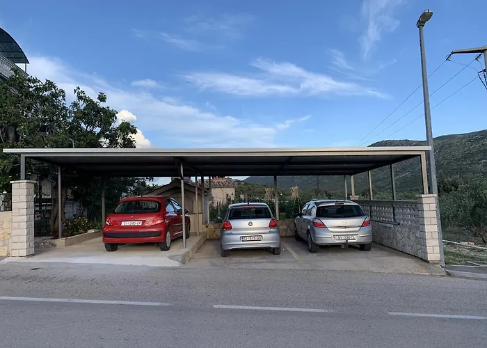 Apartments With Parking Space Grebastica, Sibenik - 4252 Brodarica (Sibenik-Knin)