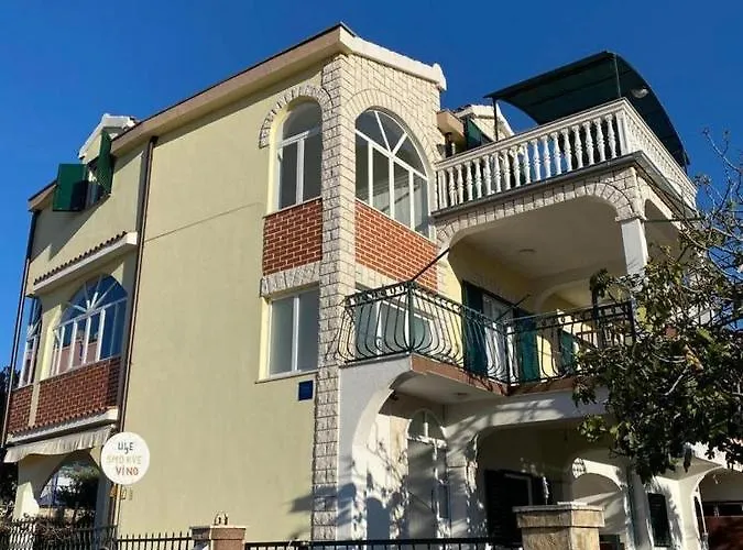 Apartments With Parking Space Grebastica, Sibenik - 4252 Apartment Brodarica (Sibenik-Knin)