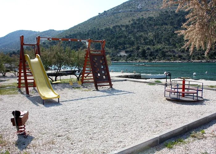 Apartments With Parking Space Grebastica, Sibenik - 4252 Apartment Brodarica (Sibenik-Knin)