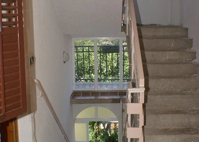 Apartments With Parking Space Grebastica, Sibenik - 4252 Apartment Brodarica (Sibenik-Knin)